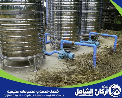 كيف يتم تنظيف خزان الماء البلاستيك؟